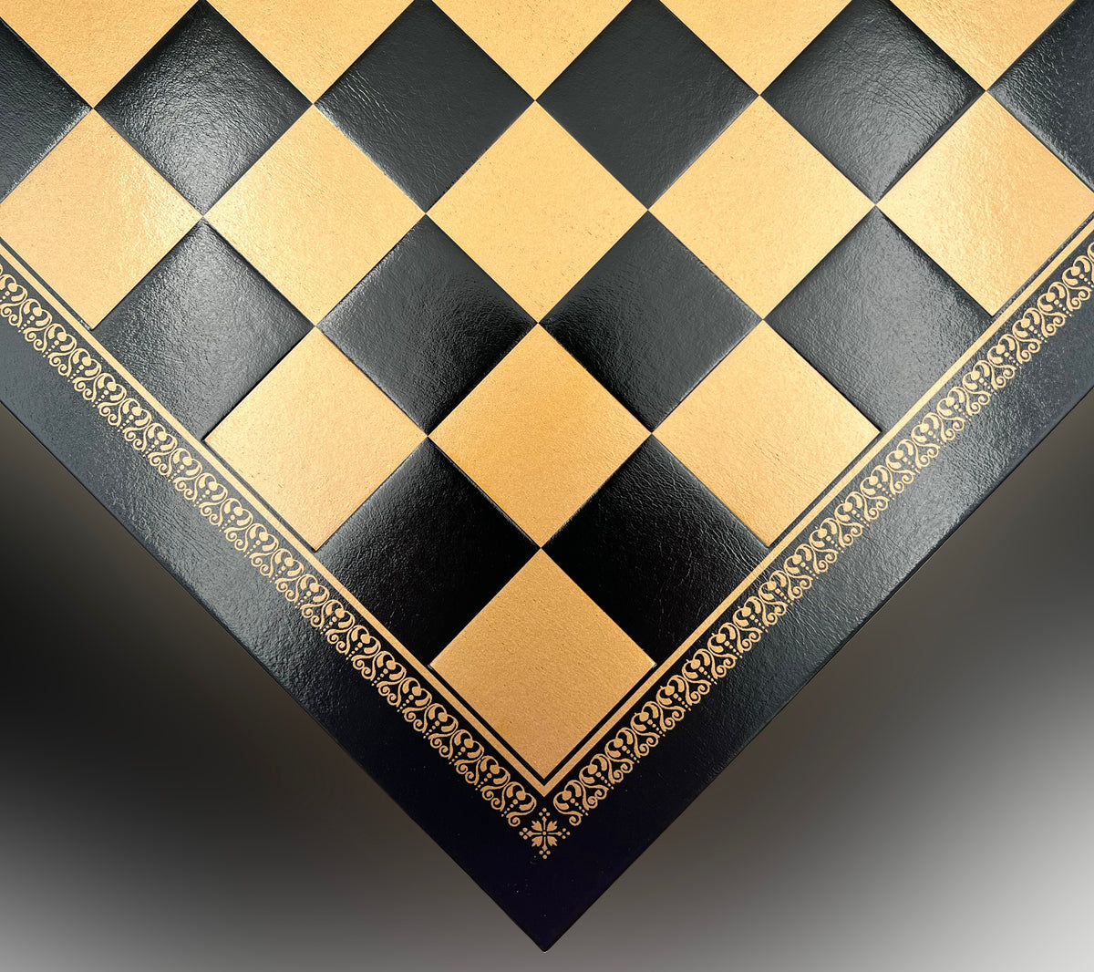 Luxury Italfama Chess Set – SKELETON BUSTS SET Hand-Painted Pieces (8 cm) + Gold & Black Leatherette Chessboard (40x40 cm) | Premium Made in Italy